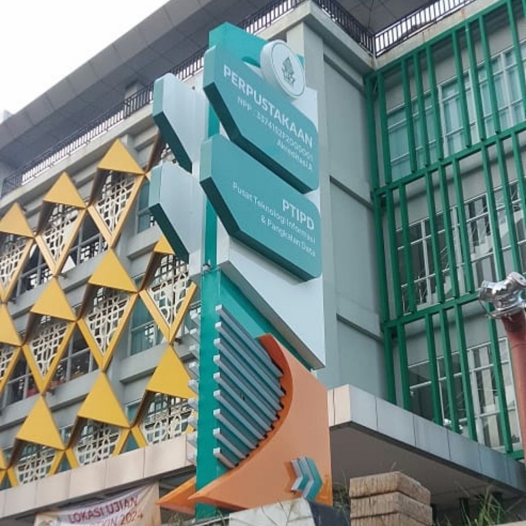 Signage Sebagai Informasi Fungsi dan Keunggulan Totem Signage dalam Branding Bisnis – Simpul ...
